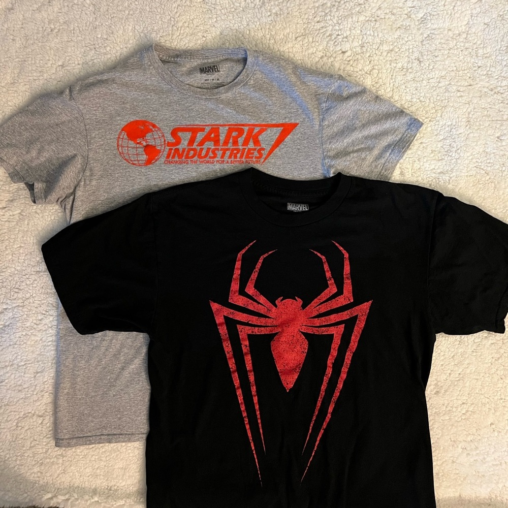 2 Marvel T-shirts mens M